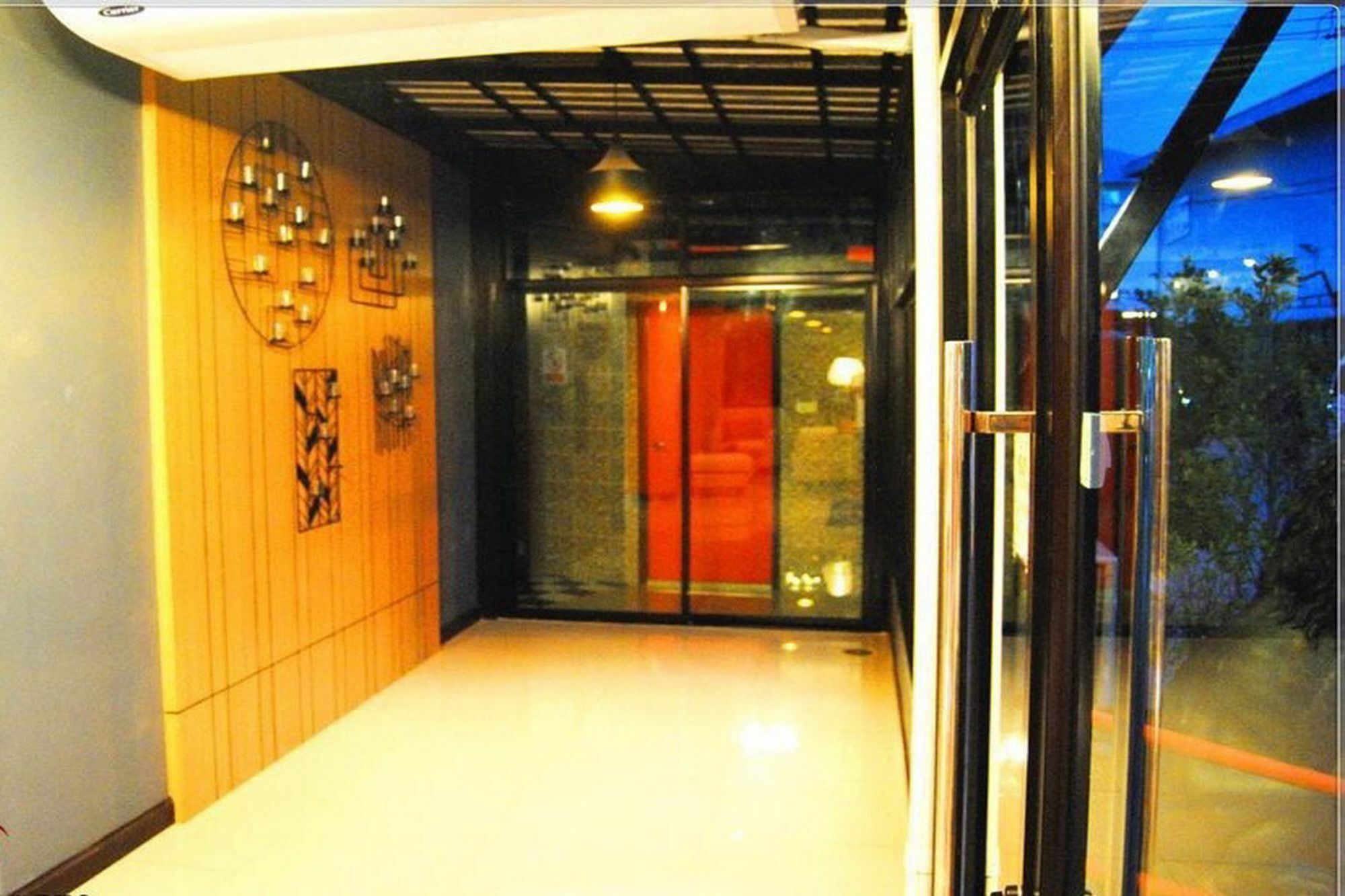 Uplus Uhome Residence Pattaya Bagian luar foto