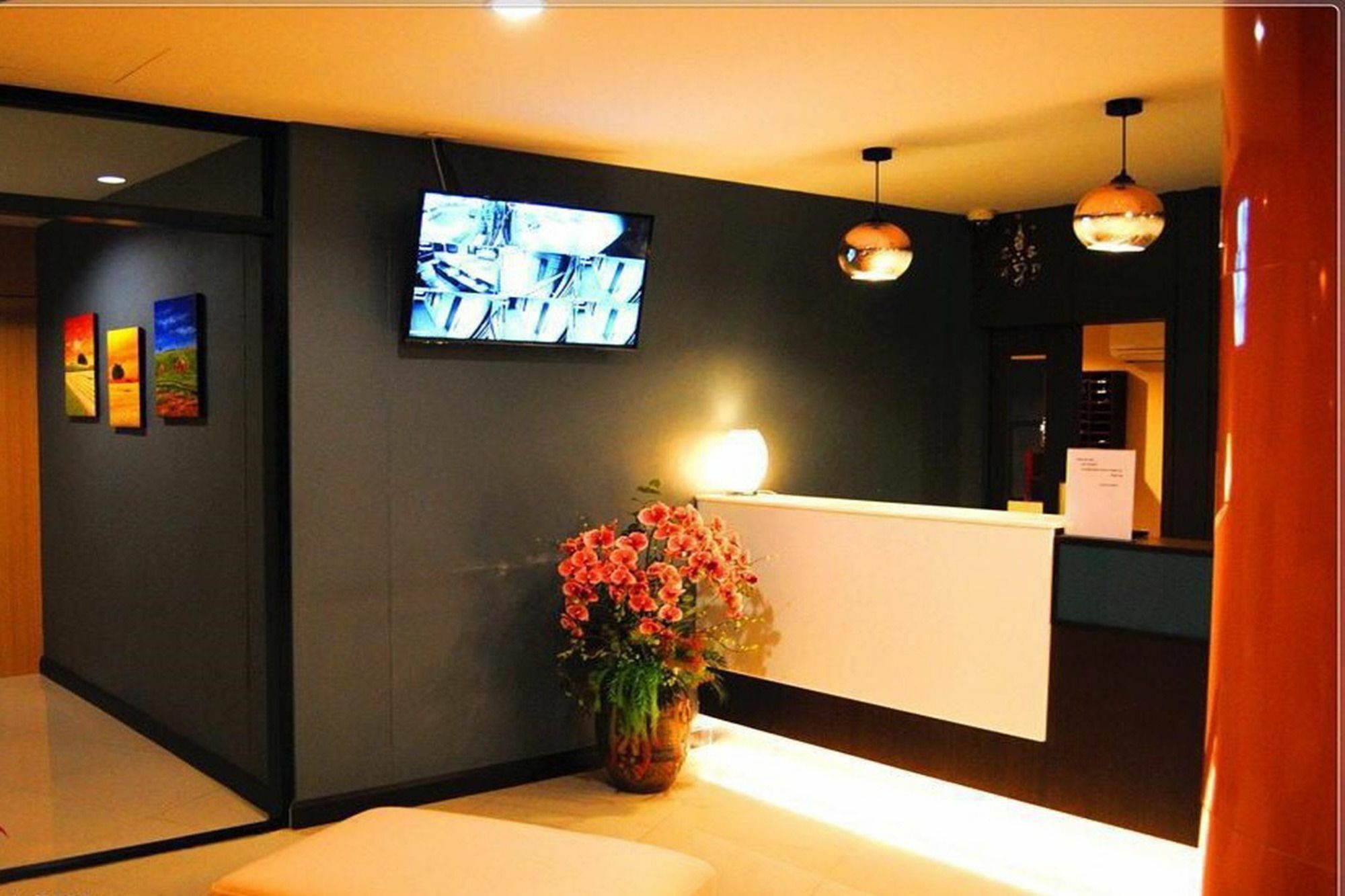 Uplus Uhome Residence Pattaya Bagian luar foto